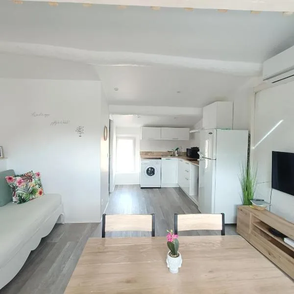 Au centre de Fréjus Charmant appartement โรงแรมในเฟรฌูส