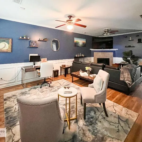 4 - Bed home with Cali King Bed, 12 mins to DTWN, hotel in Atlanta