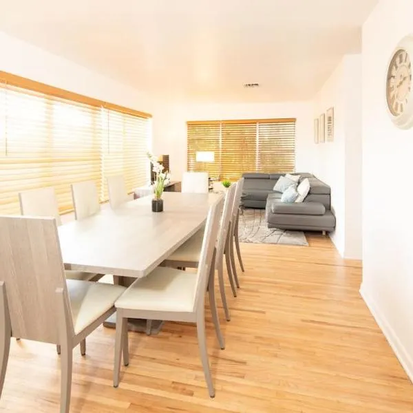Modern 5 Bedroom Miami Home 15 Min to the Beach, hotel i Miami