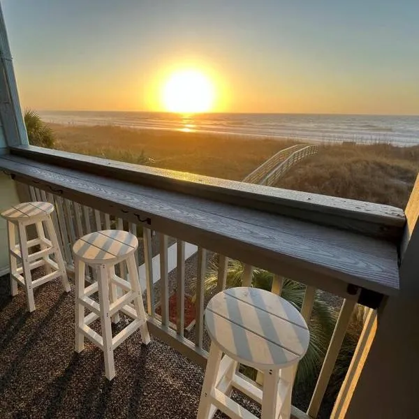 Direct Ocean Front 3BR/2BA Dog Friendly **OCEANFRONT**, Hotel in Myrtle Beach