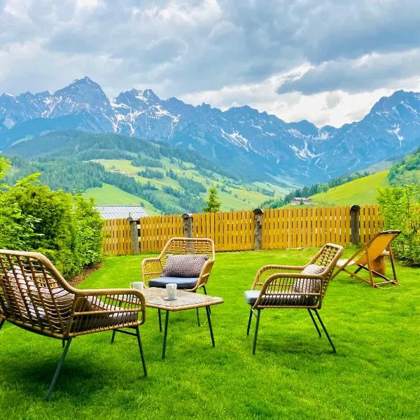 Ski-in & Ski-out out Chalet Maria with amazing mountain view, hotel in Maria Alm am Steinernen Meer