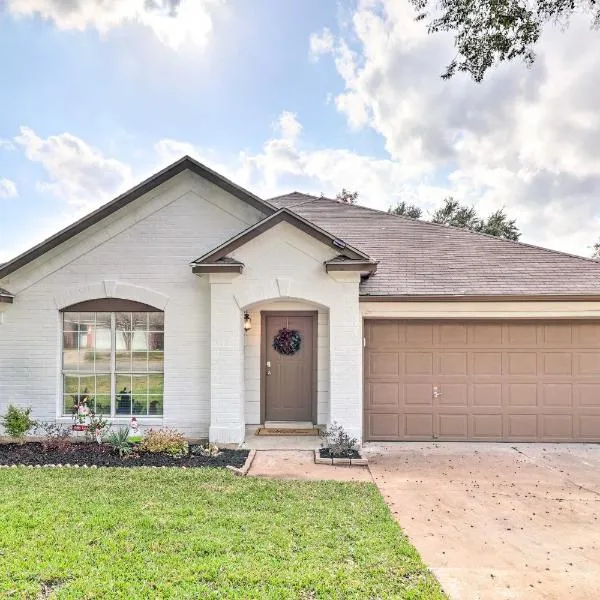 Modern Pflugerville Getaway with Private Pool!, hotel en Pflugerville
