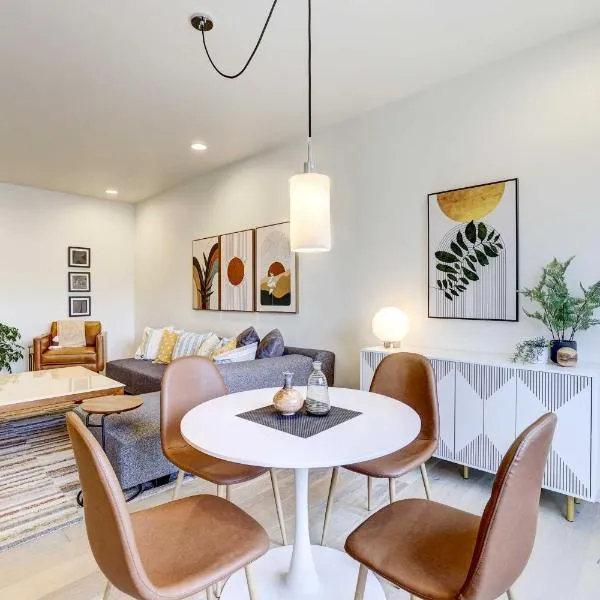 Beautiful Townhome - Steps to Downtown Boise!, Hotel in Boise