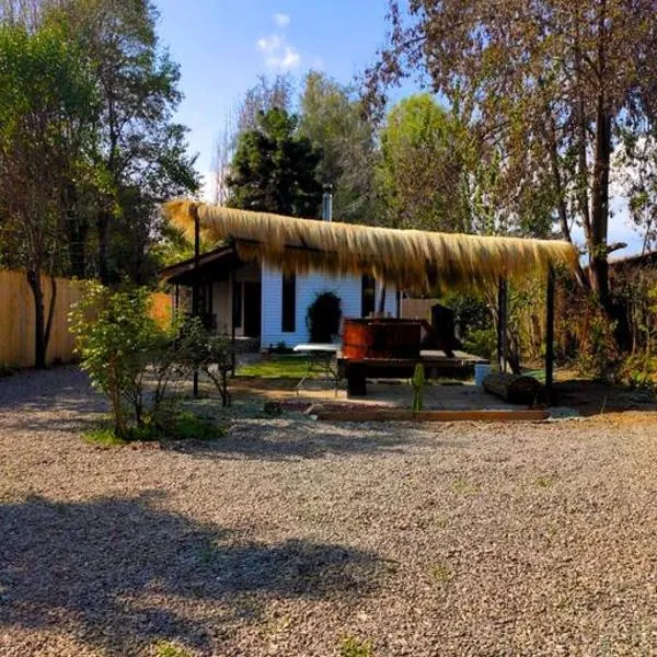 Moderna Cabaña con tinaja caliente, hotel in Pirque
