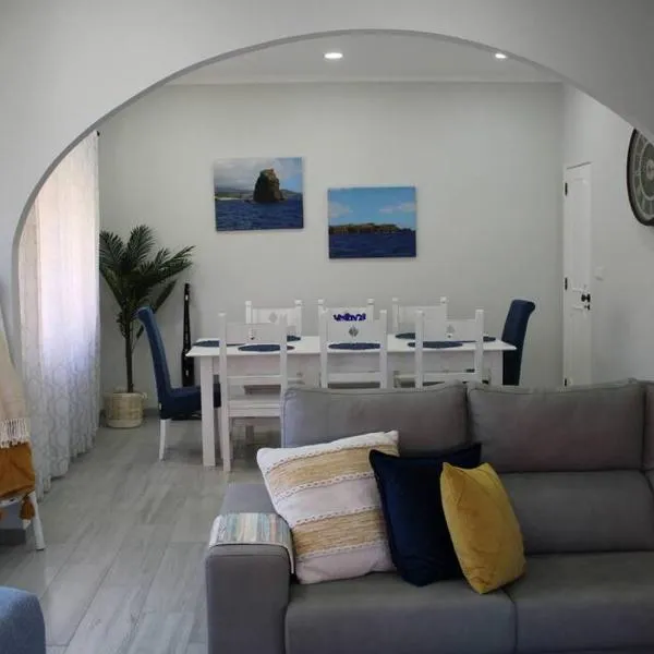 Casa das Palmeiras - Res. of Elizabete and Fatima, hotel in Horta