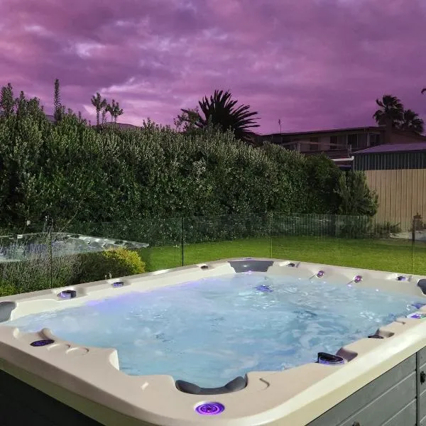 Great Ness Beach House - 8 Person Spa - Pet-Friendly - Netflix - Linen included, hotel en Goolwa South