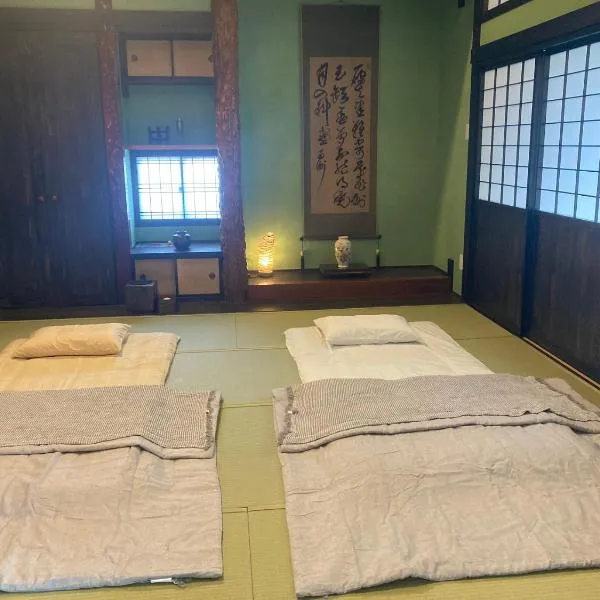 ゲストハウスナゼ, hotel v destinaci Amami