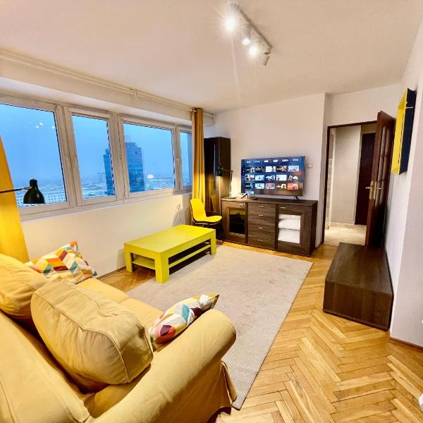 Super Apartment YELLOW 2x Metro fast Wifi 1 Gbs Netflix Panorama Miasta