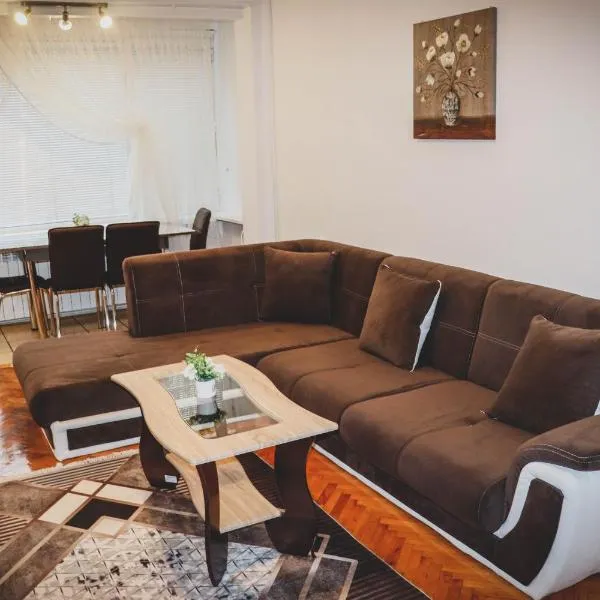 3 ROOMS, LOFT APARTMENT, Located RIGHT in CENTER!!!, hotel in Razgrad