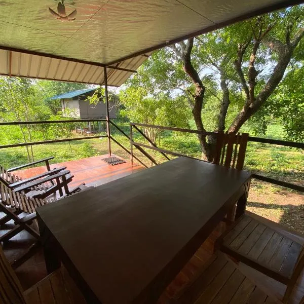 mango villa wilpattu, hotel in Nekattegama