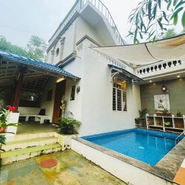 Luxury Villa Siena with Private Pool!, ξενοδοχείο σε Ποντισερί