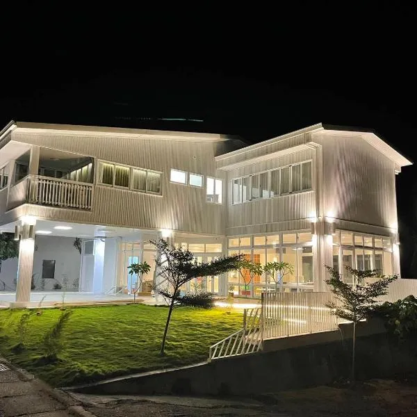 高一 33 班 Homestay 1982, hotel in Chenggong