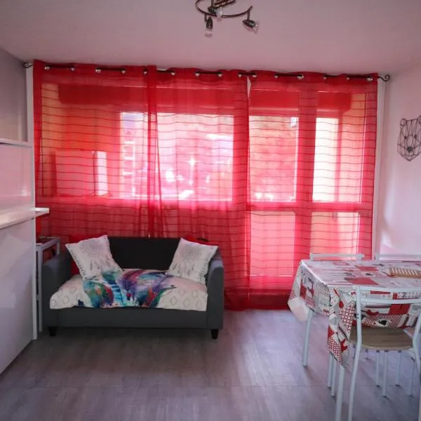 Studio St Lary village-vue montagne., hotel in Saint-Lary-Soulan