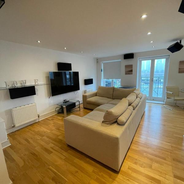 Laconic & Modern Apartment close to Canary Wharf