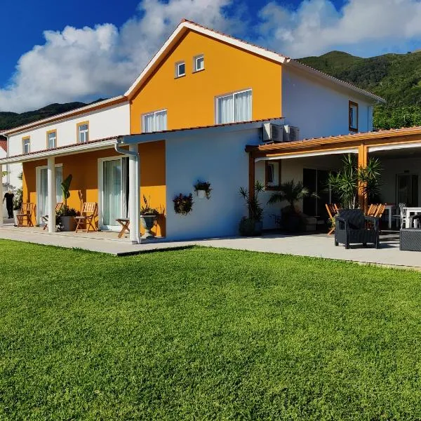 Casa d'Avó Guesthouse and Apartment, hotel a Urzelina