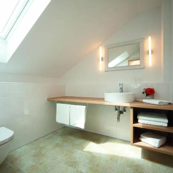 Gasthof Neuwirt Unterföhring, hotel v Mnichově