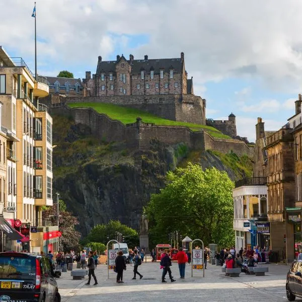 Luxury Modern 3 Bedroom Apartment in City Centre, hotel in Edinburgh