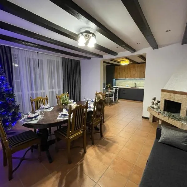 Шале Парламент, Яблуниця, hôtel à Yablunytsya