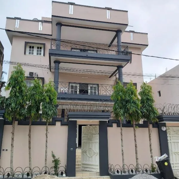 MC Location, hotel in Abidjan