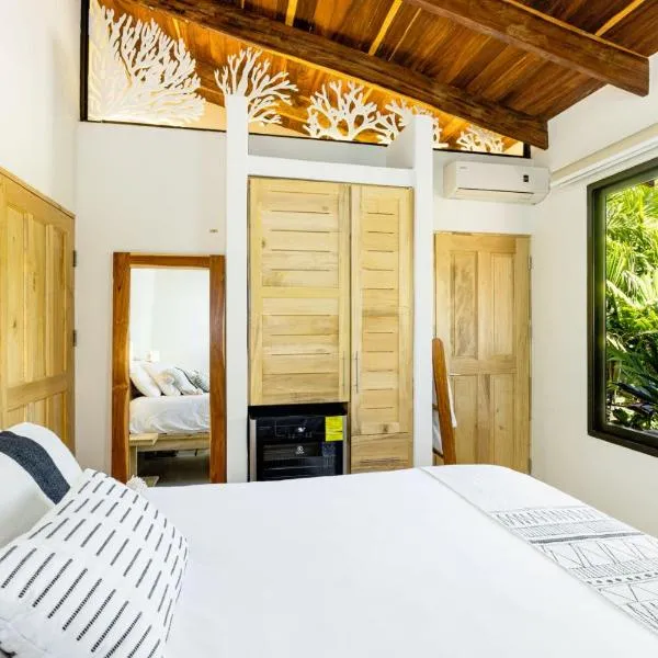 Cafe Playa Negra Hotel, khách sạn ở Playa Negra