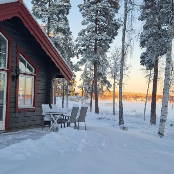 Lakeside log cabin Främby Udde Falun, hotel in Falun