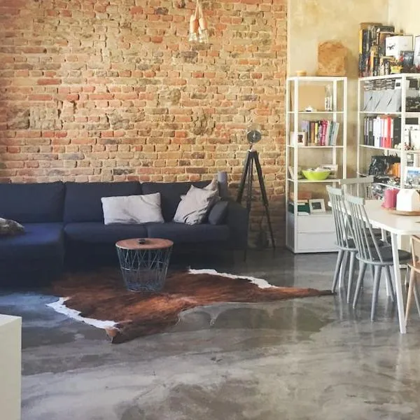 Industrial style loft in the heart of wiesbaden, hotel i Wiesbaden