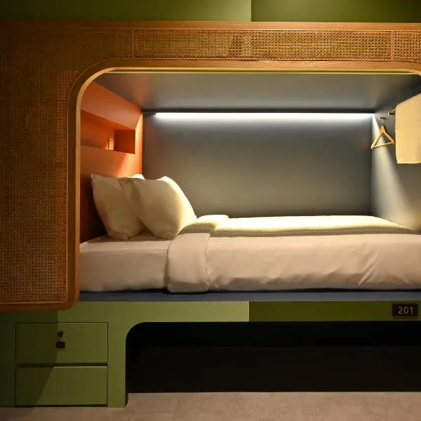 Dream Chaser Boutique Capsule Hotel, hotel in Singapore