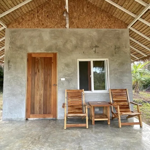 Groovy Bungalows Koh Phayam, hotell sihtkohas Ko Phayam