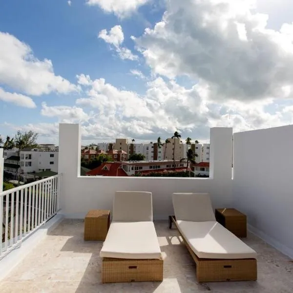 Ocean Views & Private Beach! Luxury 4BDR Getaway: Punta Cana'da bir otel