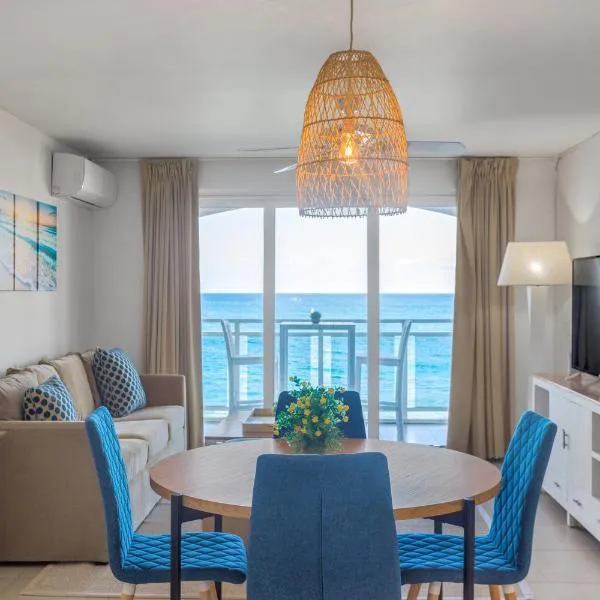 Maho Beach Oceanfront Suite, hotel u gradu Maho Reef