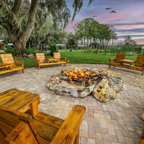 Idlewild Lodge and RV Park、Lake Panasoffkeeのホテル