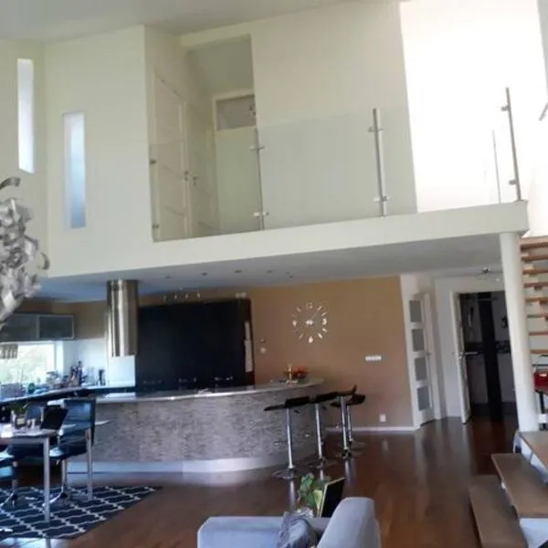 Rum i fint villa nära centrum、ヨンショーピングのホテル