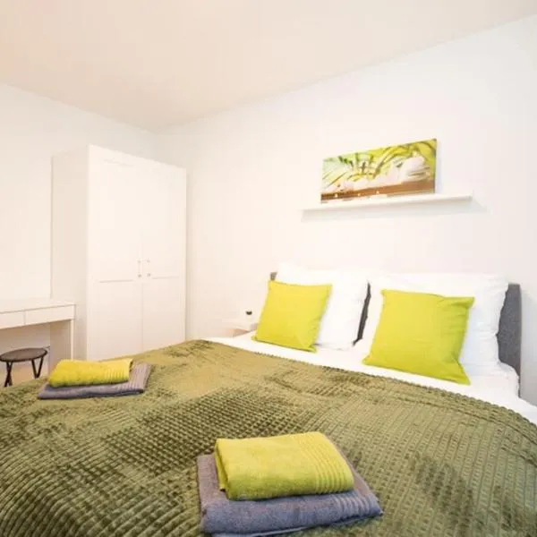 Deluxe City Apartment with balcony! Free Garage Parking included!, hotel ve Vídni