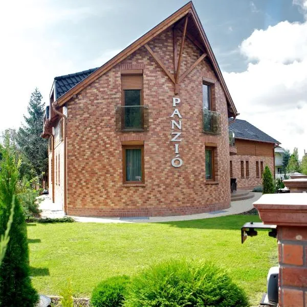 佩泽欧健身机场酒店，位于豪伊杜索博斯洛的酒店