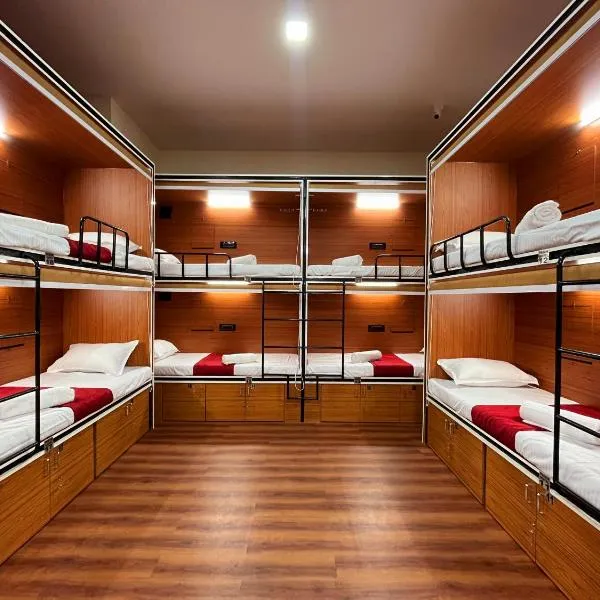 Rahul AC Dormitory Boy's & Girls, hotell sihtkohas Navi Mumbai
