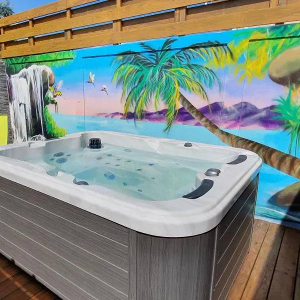 "Chez Claudia "charmant logement avec jacuzzi privatif en toute intimité sur belle terrasse extérieure en bois et piscine, hotel v destinaci Courcelles