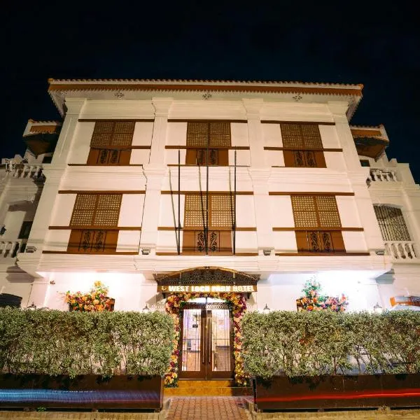 West Loch Park Hotel Vigan، فندق في فيغان