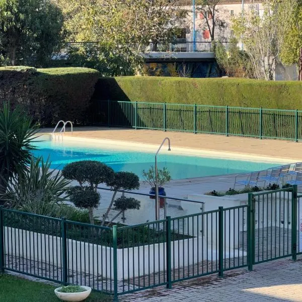 T2 avec Véranda et Piscine à Mandelieu La Napoule โรงแรมในมองเดอลิเยอลานาปูล