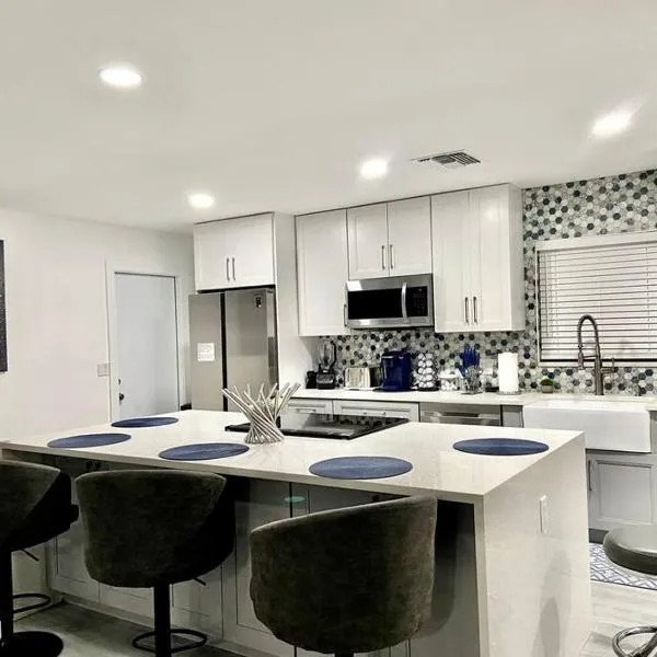 Home in West Palm Beach, FL -Ware, hôtel à West Palm Beach