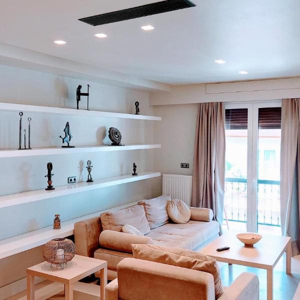 Luxurious minimal apartment in Acropolis