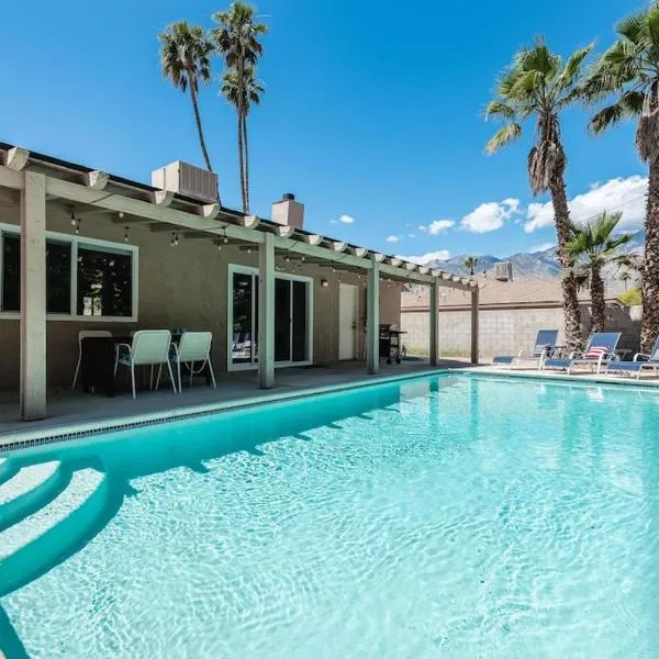 Bright & Airy Pool-Spa Oasis Home-Dogs Welcome! City of Palm Springs # 4243, hotel di Palm Springs