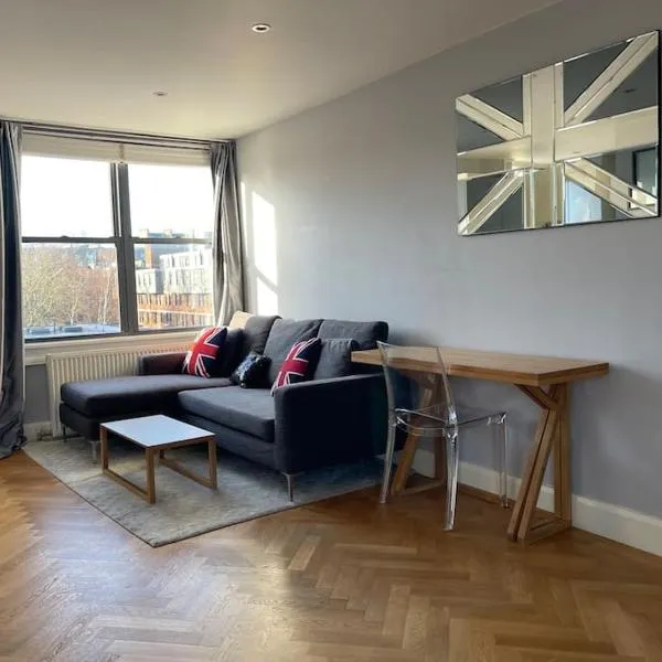 Amazing apartment central London near tube station, hotel in London