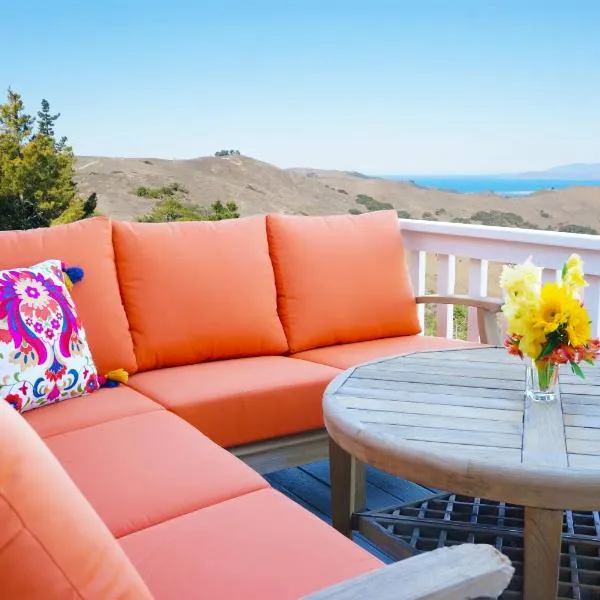 Mountain Top Getaway, BEST VIEW IN SLO! - Whole House, hotel in San Luis Obispo