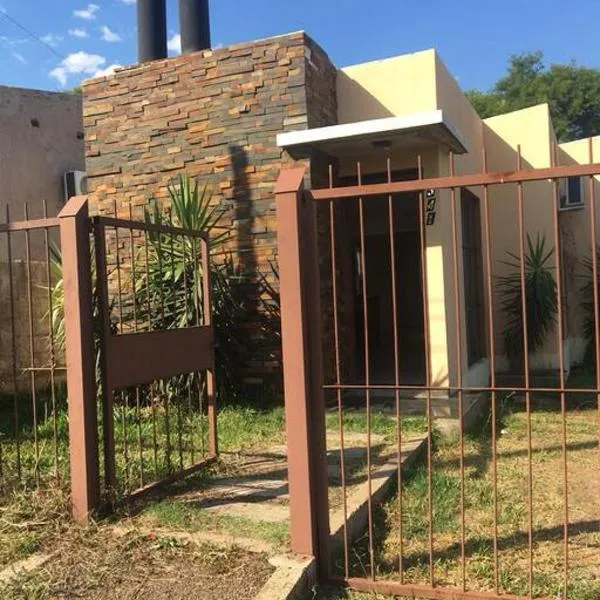 N8 Casa 2 Dorm Zona Residencial Barrio Villa Lola Artigas, hotel em Artigas
