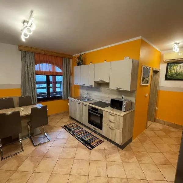 Apartment & Studio Forest Paradise, khách sạn ở Cerkno