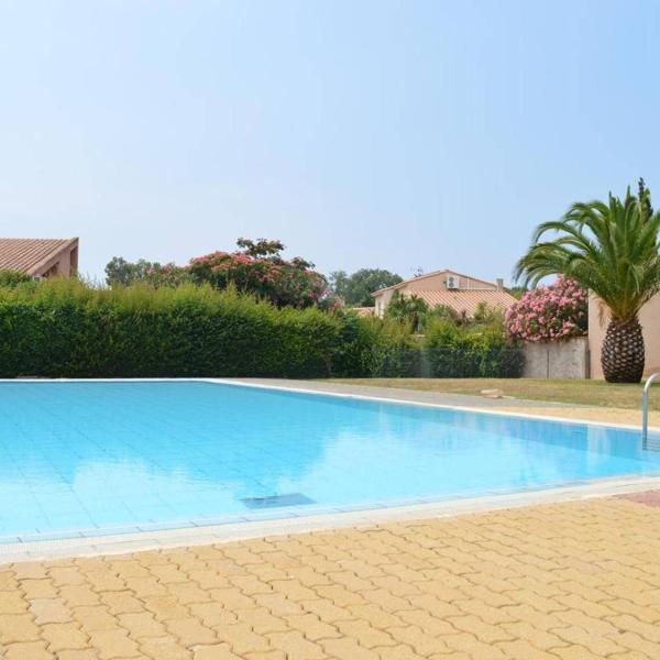 Appartement T2 avec Piscine, Tennis et Terrasse à 2000m de la Plage - FR-1-225D-227
