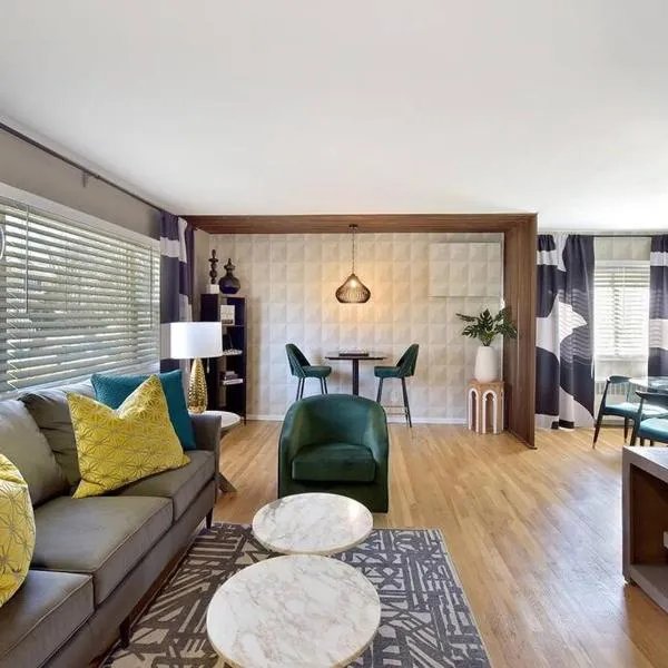 The Creative Experience 3 bedroom Residential Home, ξενοδοχείο σε West Hempstead