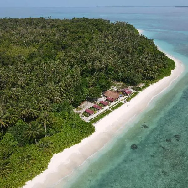 Ira Bungalows Pulau Banyak, hotel v destinaci Alaban