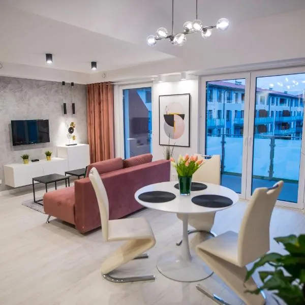 Nowoczesny apartament na Warmii i Mazurach z garażem、ビスクピエツのホテル