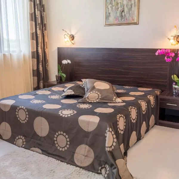 Prestige Hotel, hotel en Belene